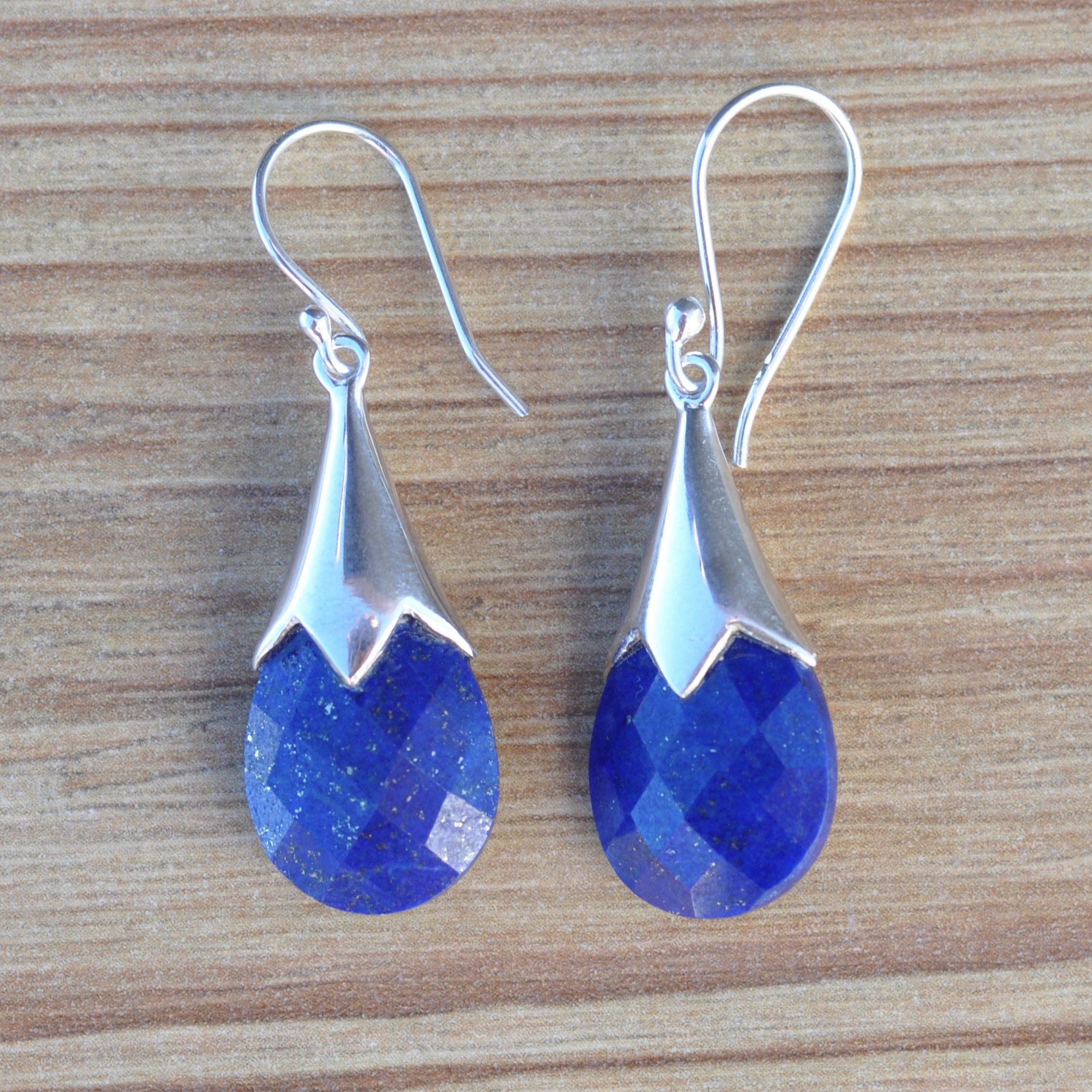 NEW ! Boucles d'oreilles gouttes en pierre Lapis lazuli facettée (bleu)