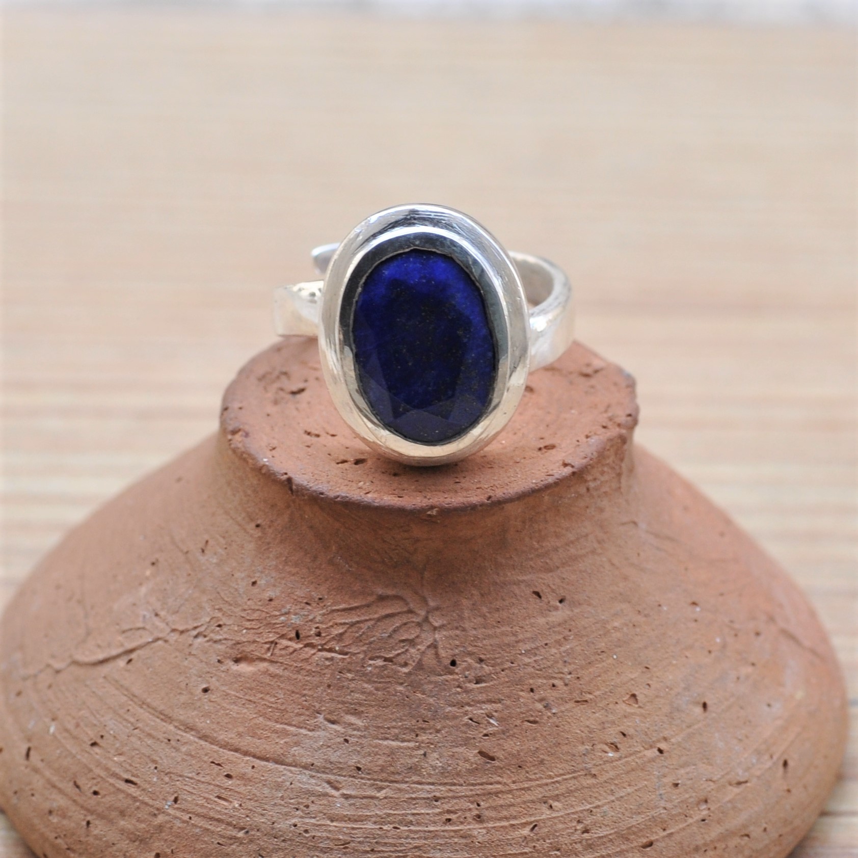 Bague ovale monture cuvette argent et pierre naturelle Lapis lazuli T60 réglable