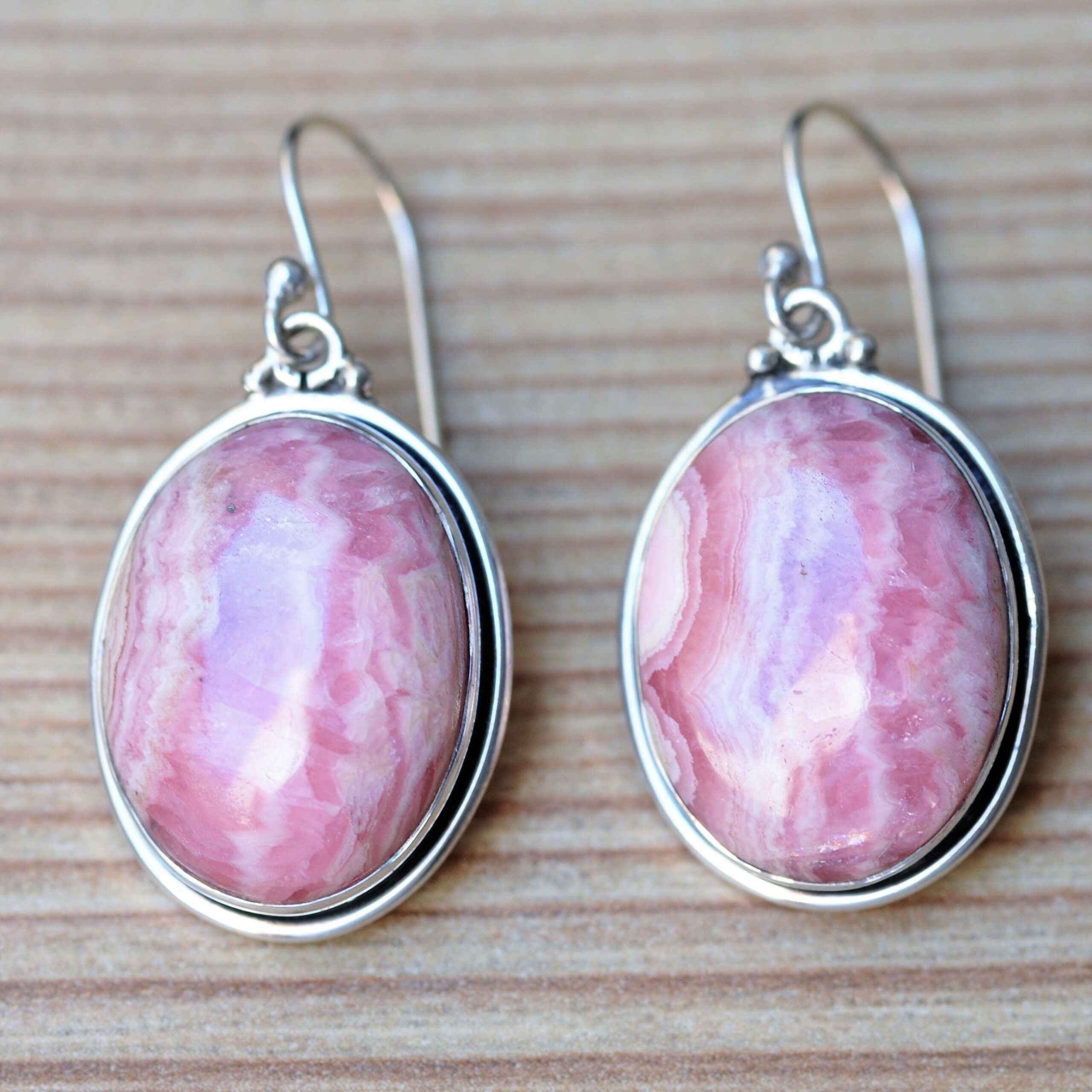 Grosses boucles d'oreilles argent avec une  pierre en rhodochrosite rose veinée